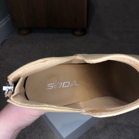 Lucy Avenue Bonnie Heel Booties - Camel - Size 10 - Picture 7 of 10